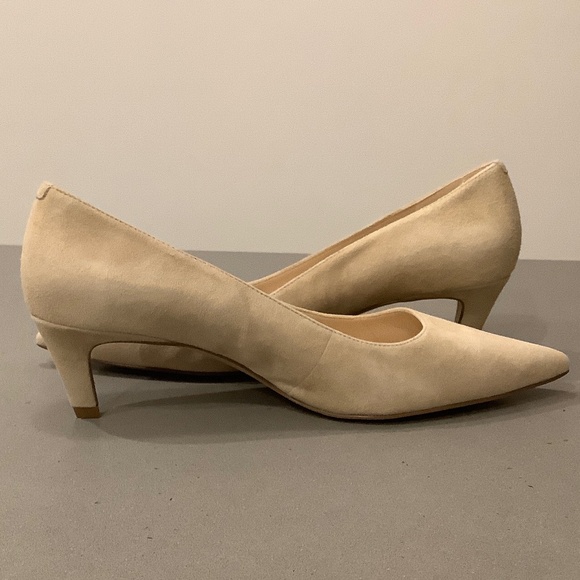 Nine West Quan Light Natural Suede Pointed Toe Low Heel Pumps Size 9M - Picture 2 of 10
